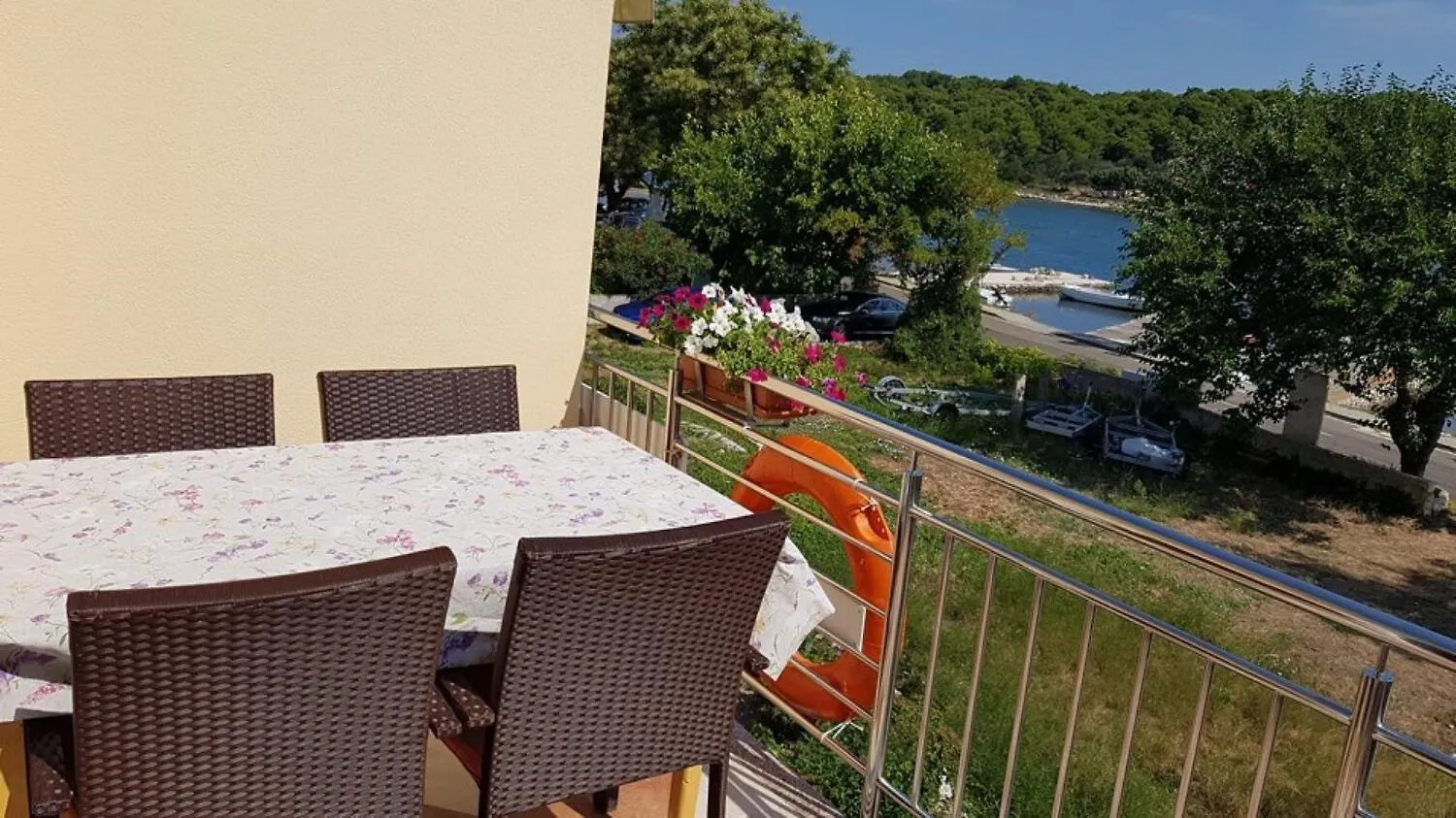 Apartment Zvone Veli Rat 0*,